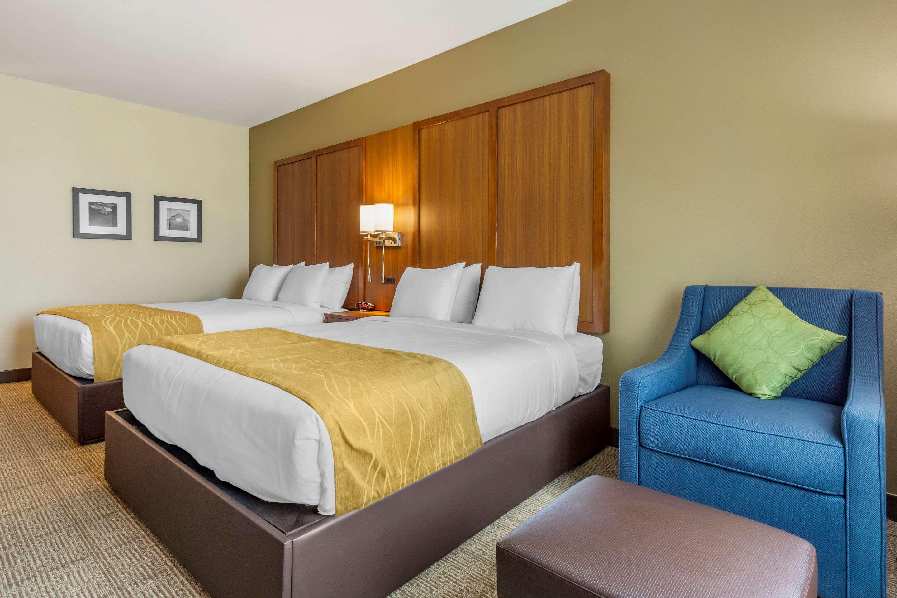 Comfort Inn & Suites Lakewood By Jblm Exteriör bild