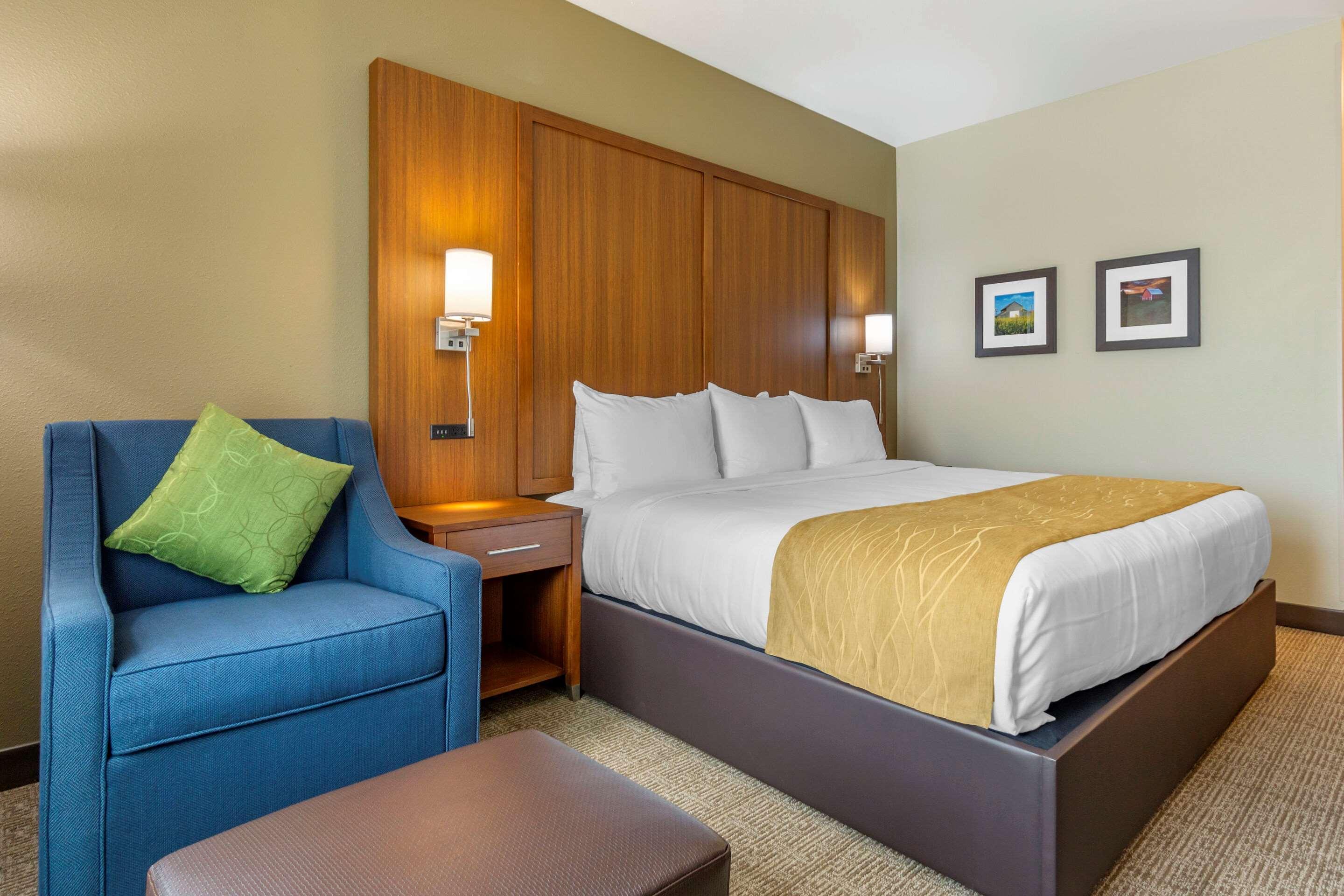 Comfort Inn & Suites Lakewood By Jblm Exteriör bild