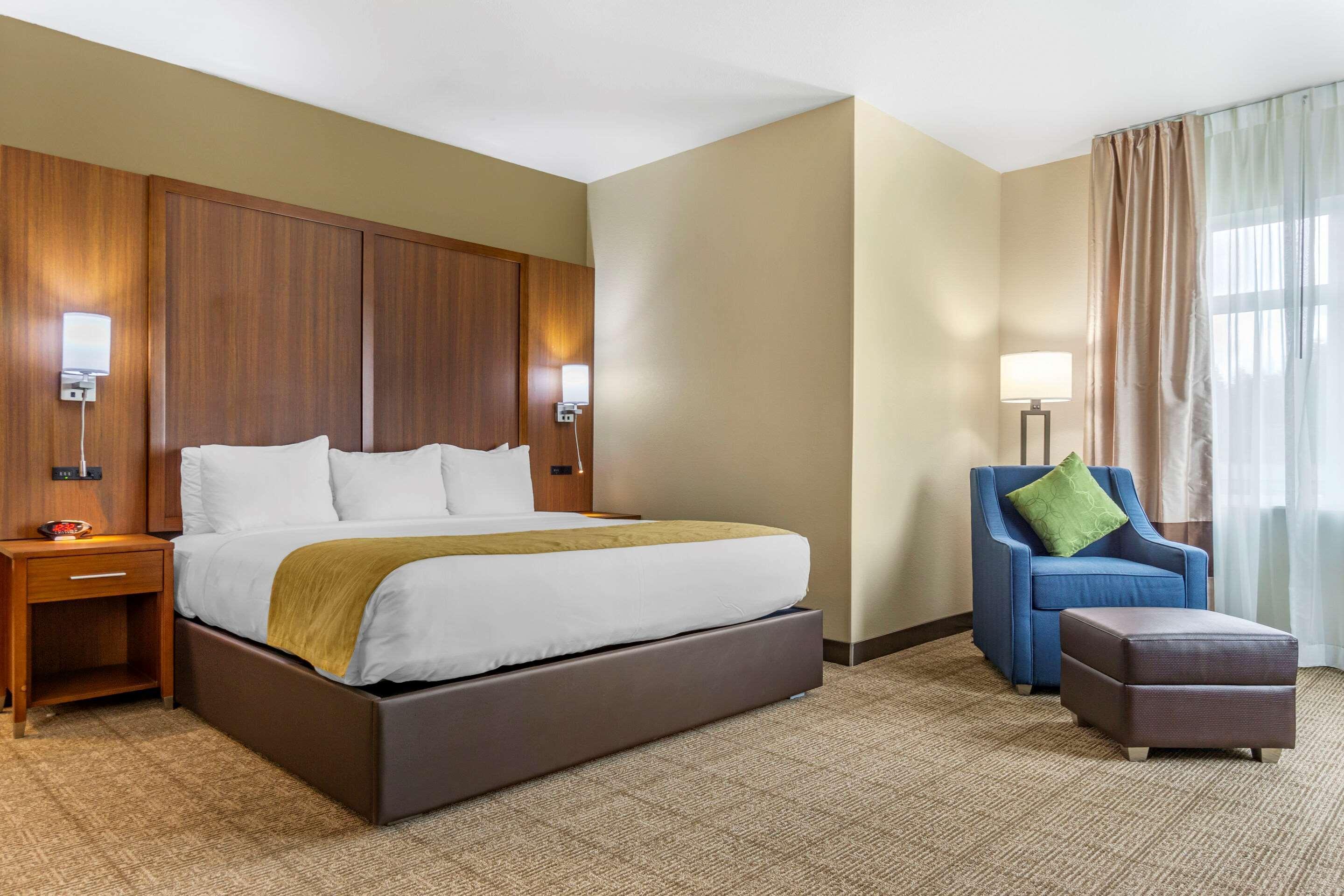 Comfort Inn & Suites Lakewood By Jblm Exteriör bild